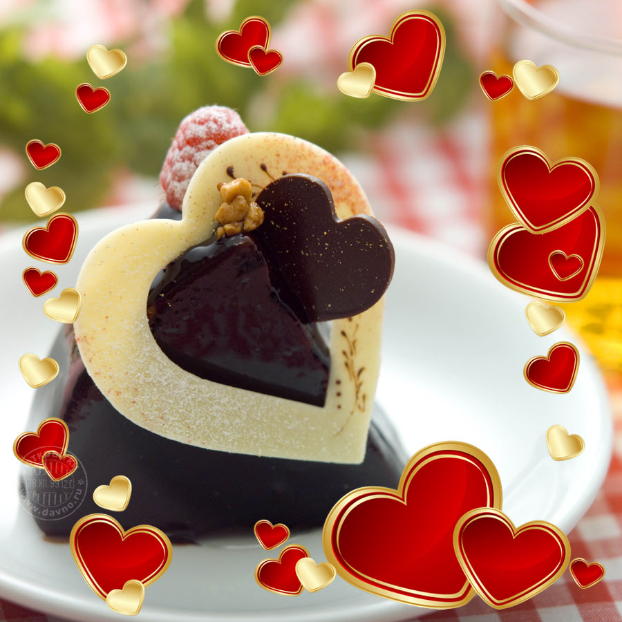 Пирожное с шоколадными сердцами для влюблённых